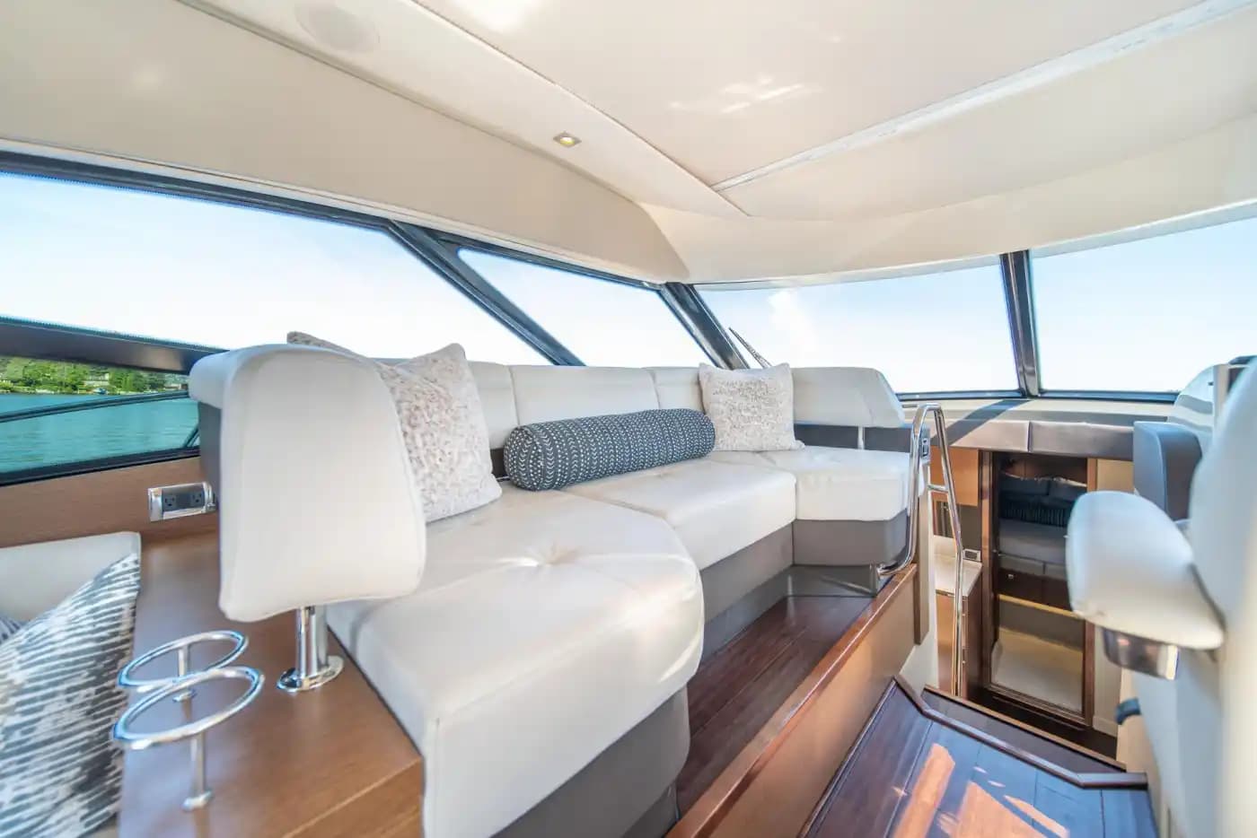 2015 Sea Ray Sundancer 470 Sold in Kirkland, Washington Express Cruiser 3