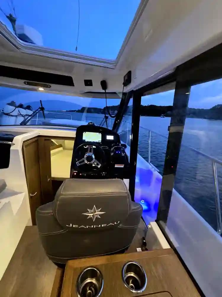 2021 Jeanneau NC 895 for Sale in Falmouth, Massachusetts Express Cruiser 4