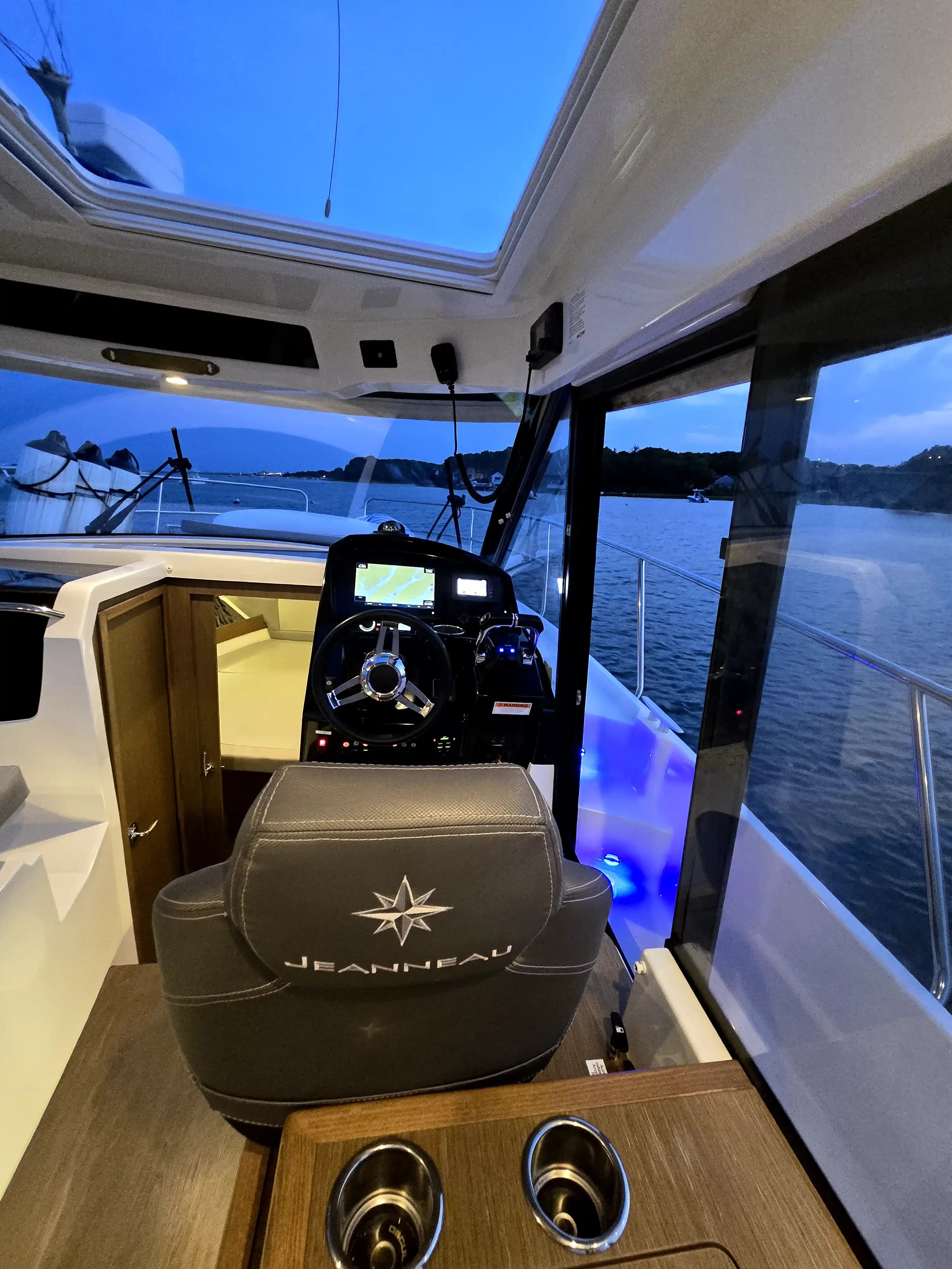 2021 Jeanneau NC 895 for Sale in Falmouth, Massachusetts Express Cruiser 4