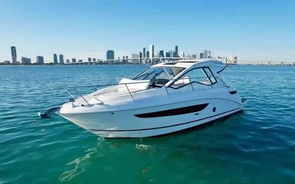 2018 Sea Ray Sundancer 350 Coupe te koop in Miami, Florida Express Cruiser 3