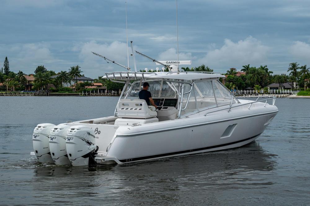 2019 Intrepid Powerboats 407 Cuddy