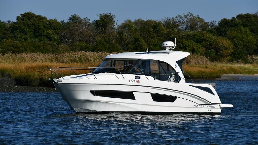 2021 Beneteau Antares 9