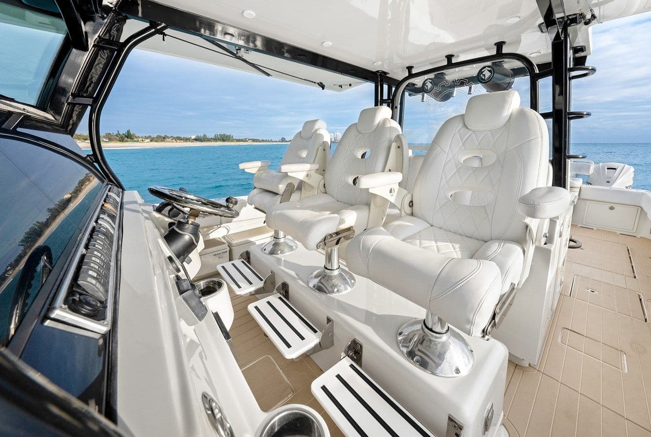 2018 HCB 53 Sueños Verkauft in Fort Lauderdale, Florida Center Console 4