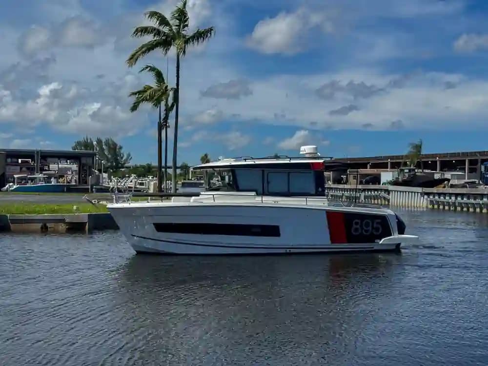 Jeanneau NC 895 Sport for Sale