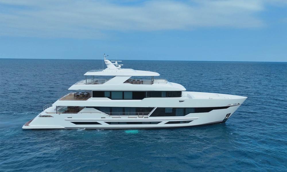 2025 Hargrave E Series 125′ Tri-Deck