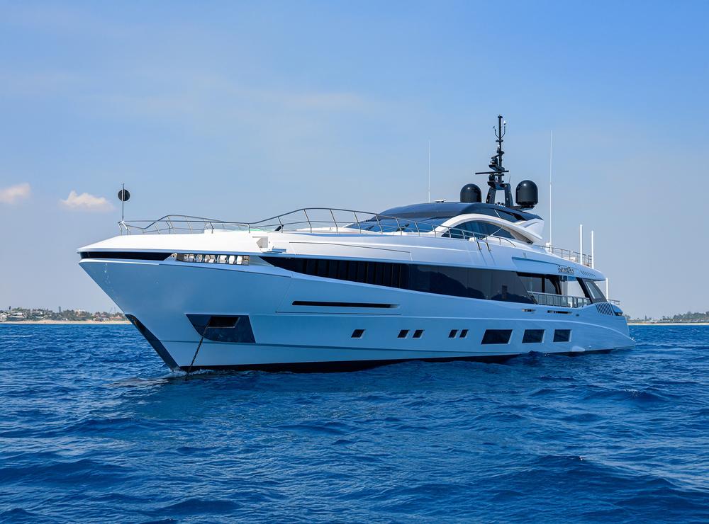 177_mangusta_goldeneye_profiles_07 copy.jpg