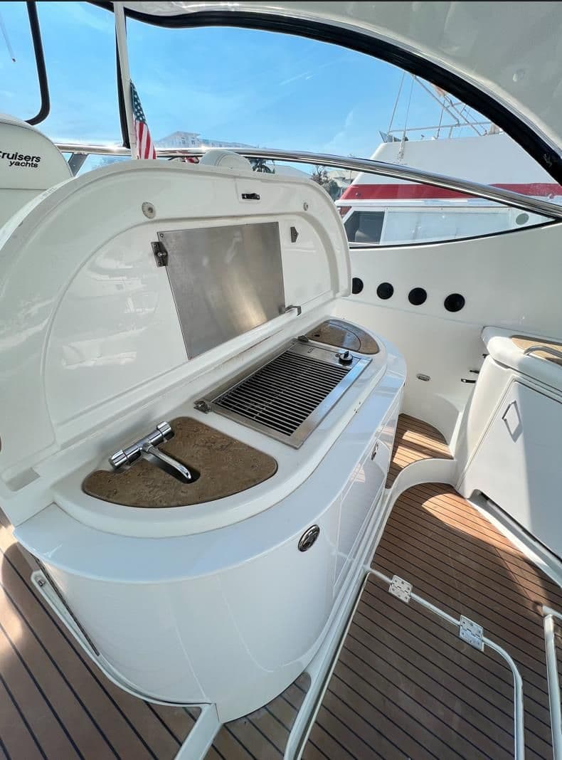 Cruisers Yachts 560 Express for Sale