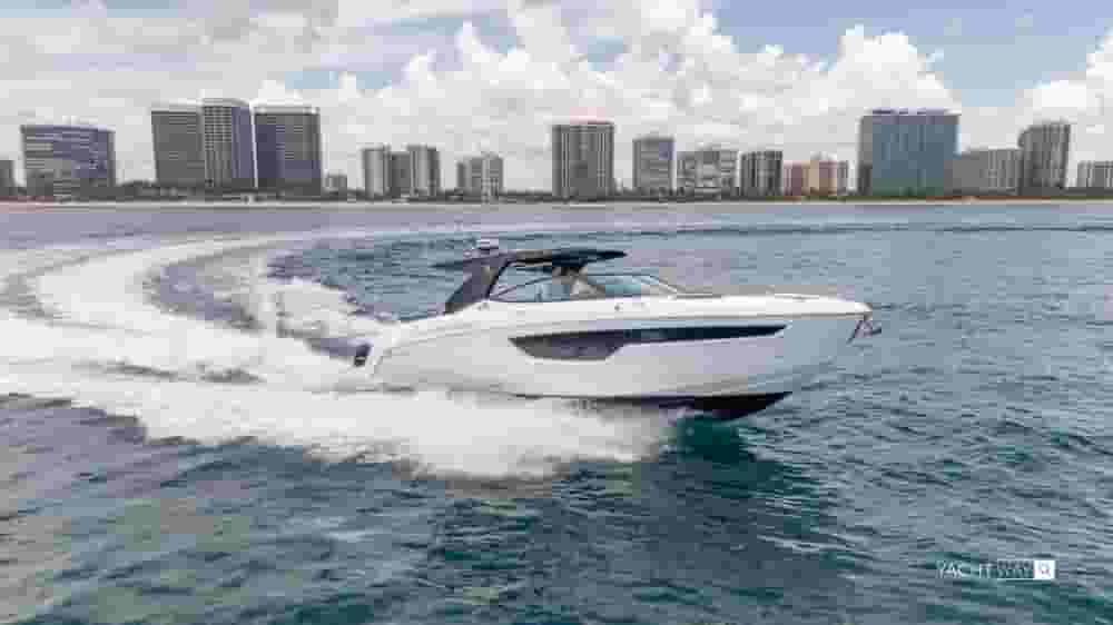 2021 Cruisers Yachts 38 GLS OB