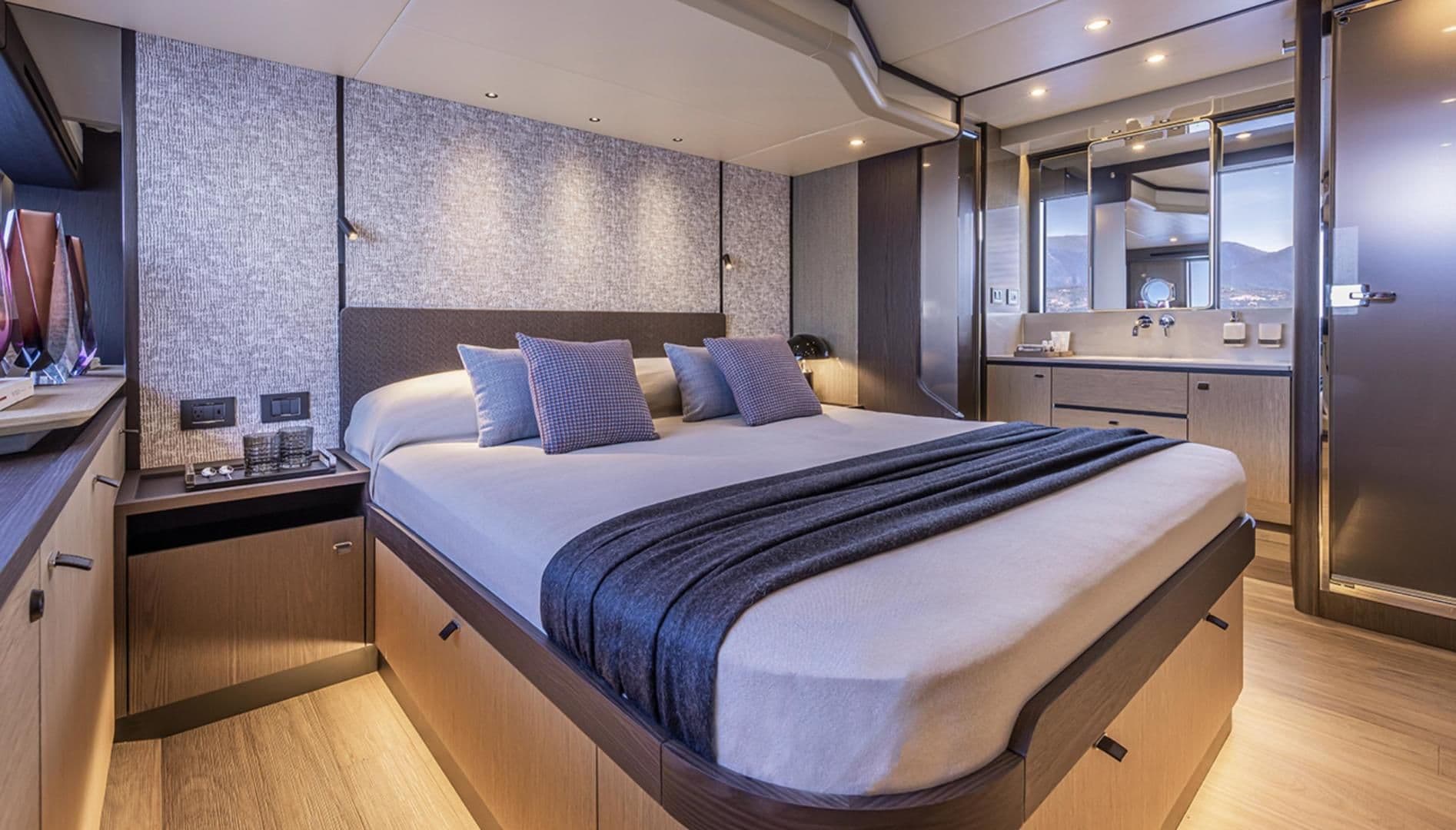 2025 Absolute 56 FLY for Sale in Staten Island, New York Flybridge 4