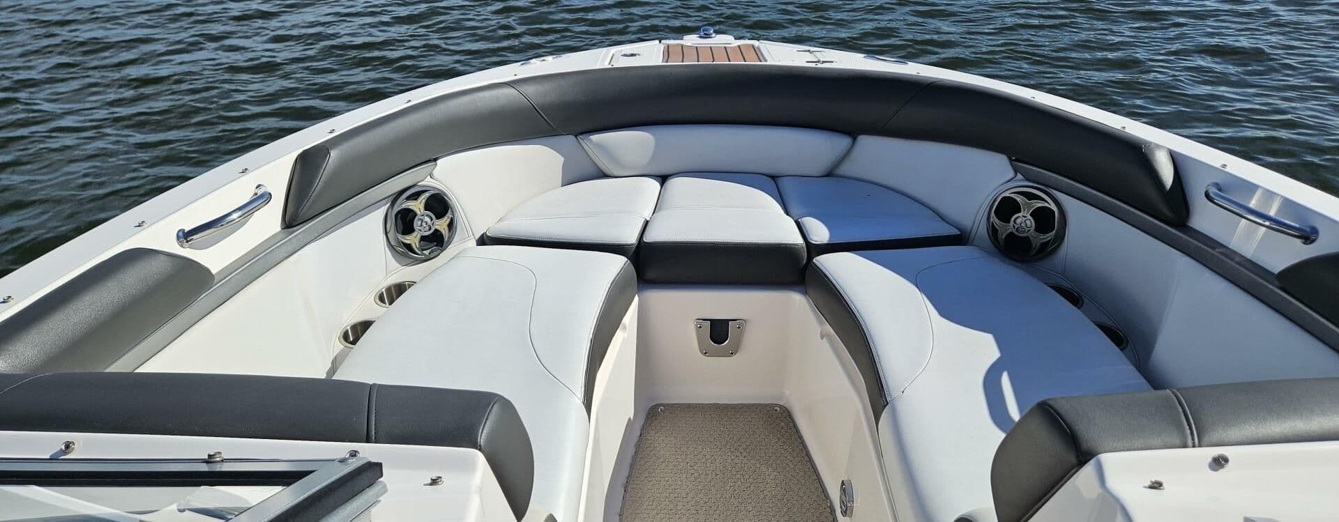 2010 Regal 2700 Bowrider for Sale in Tampa, Florida Bowrider 1