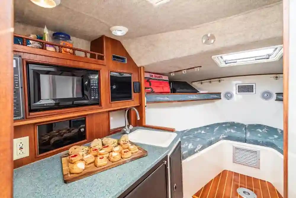 2005 Carolina Classic 28 Express Sold in San Diego, California Sport Fishing 3