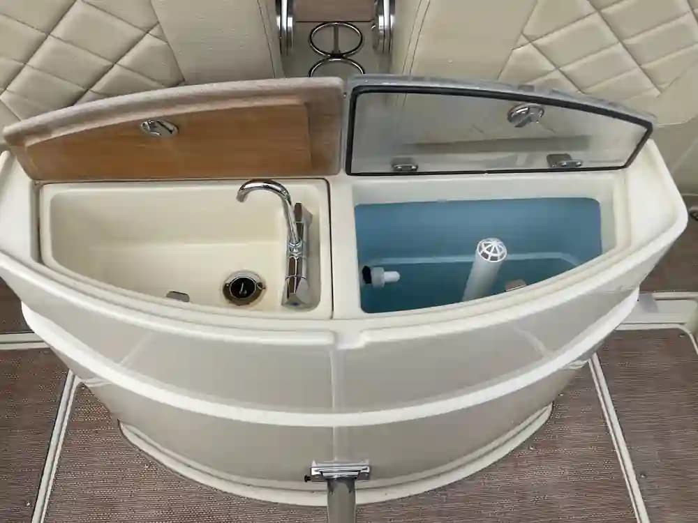 2020 Chris-Craft Catalina 30 Sold in Fisher Island, Florida Center Console 3