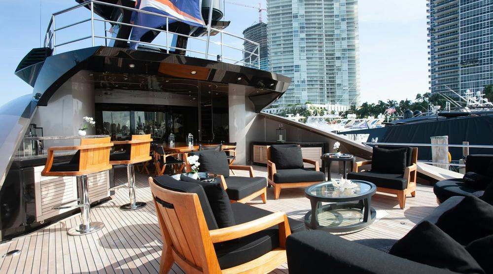 palmer-johnson-yacht-defiant-for-sale-9.jpg