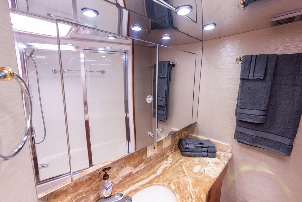 2001 Hatteras 65 Convertible for Sale in Miami, Florida Saltwater Fishing 5