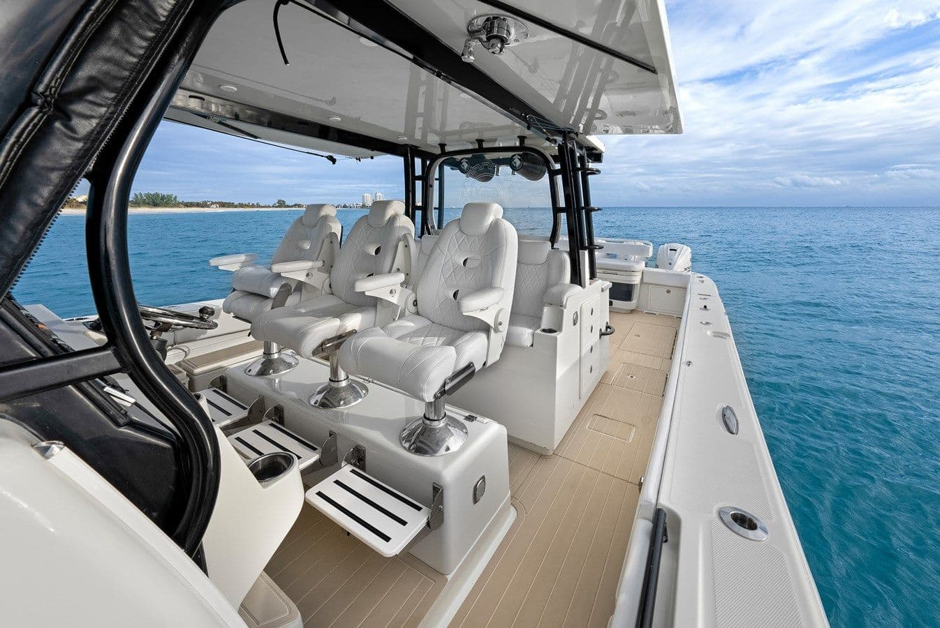 2018 HCB 53 Sueños Verkauft in Fort Lauderdale, Florida Center Console 5