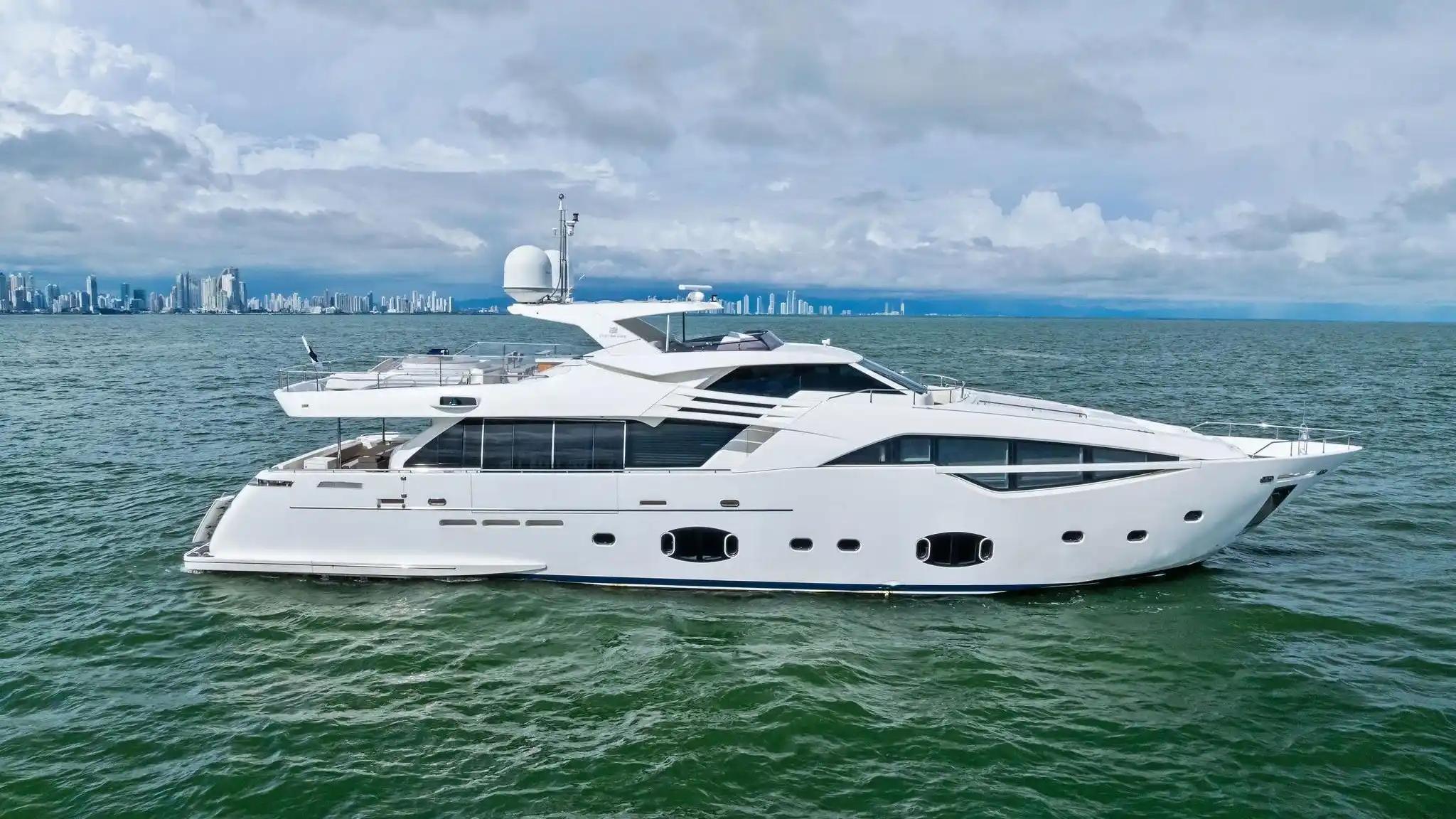 Custom Line 100 in vendita