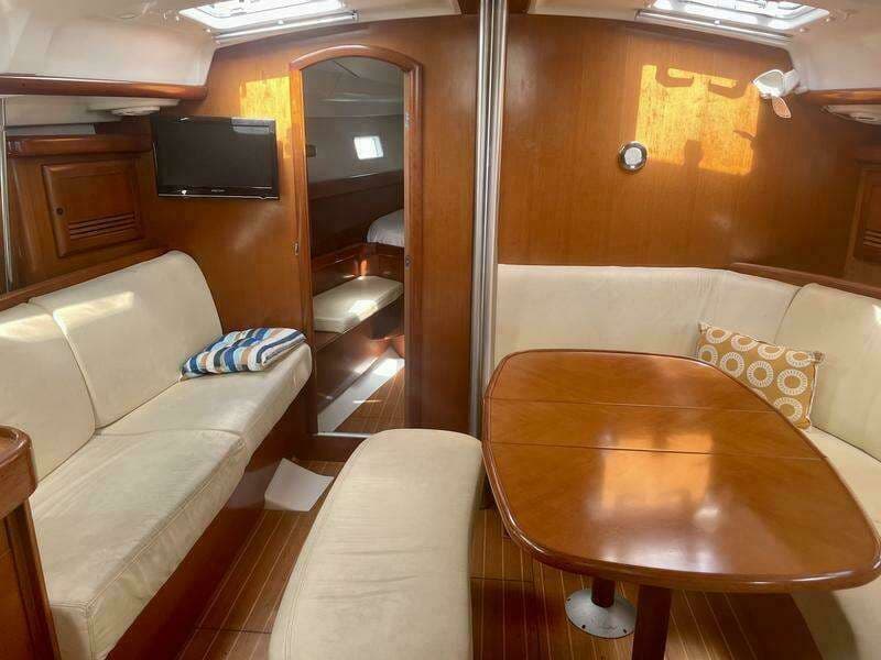 2007 Beneteau 423 for Sale in Rodney Bay, LC Cutter 5