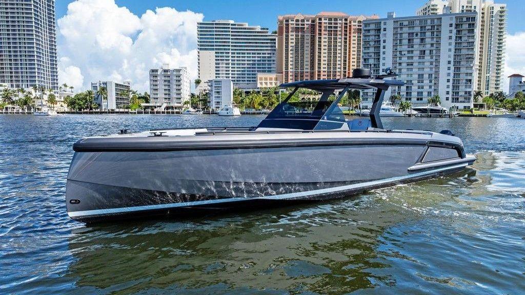 Vanquish Yachts VQ40 Sports Line Outboard For Sale