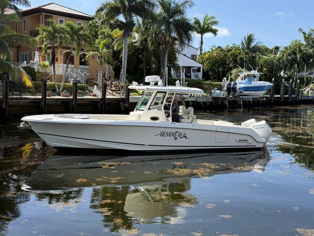 2020-boston-whaler-330-outrage-power-9841632-20250619085632486-1.jpg