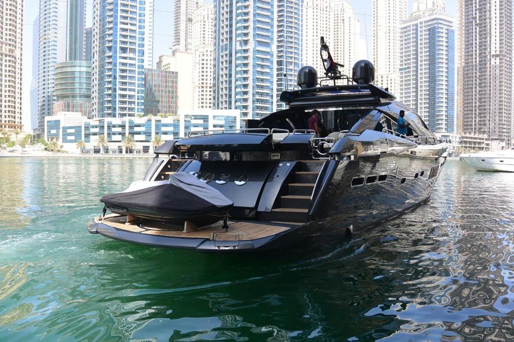 95-ft-2004-Sunseeker-Predator-95-3 (1).jpg