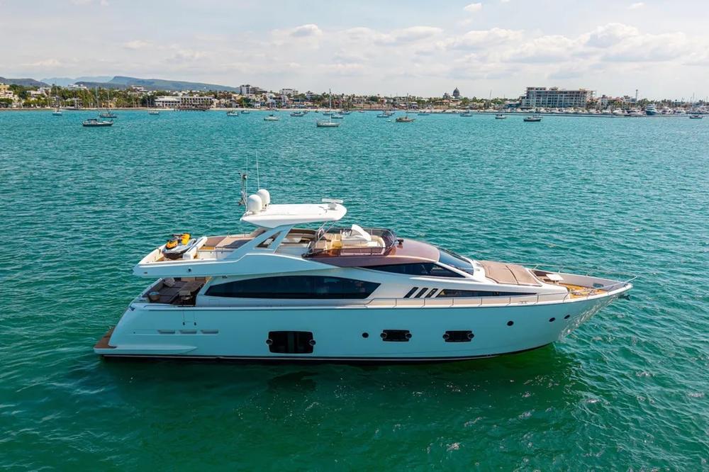 2013 Ferretti Yachts 800