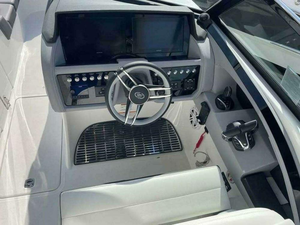 2024 Cobalt Boats 30SC Outboard