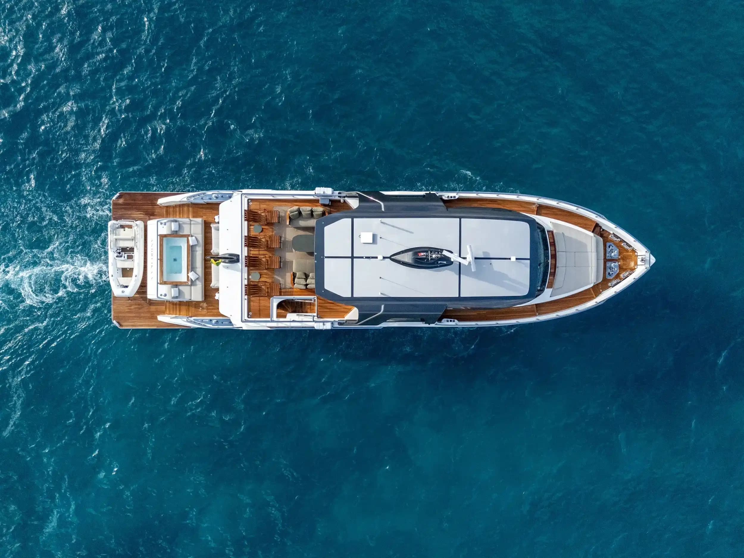 Alpha Custom Yachts Squalo 100 zum Verkauf
