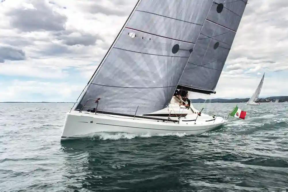 Italia Yachts 9.98 Fuoriserie For Sale