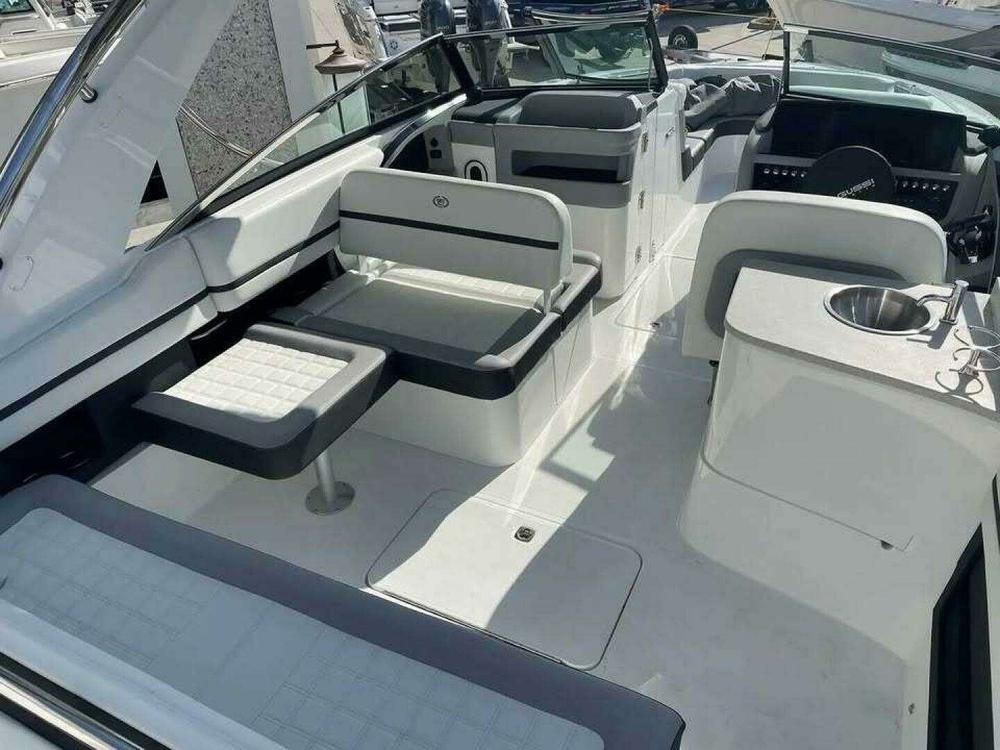 2024 Cobalt Boats 30SC Outboard