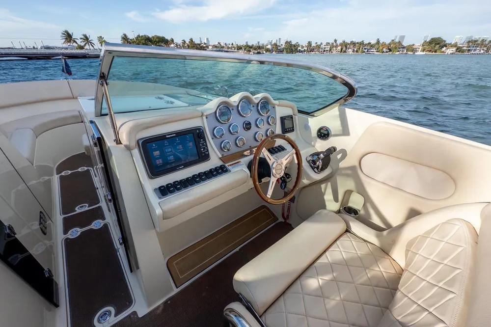 2014 Chris-Craft Launch 32