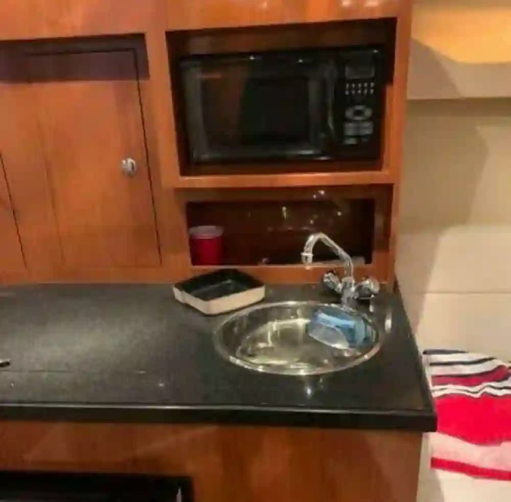 2006 Regal 3060 Window Express for Sale in Aiken, South Carolina Express Cruiser 5