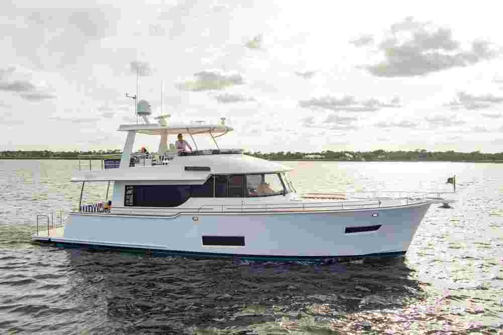 2026 Summit Motoryachts 54
