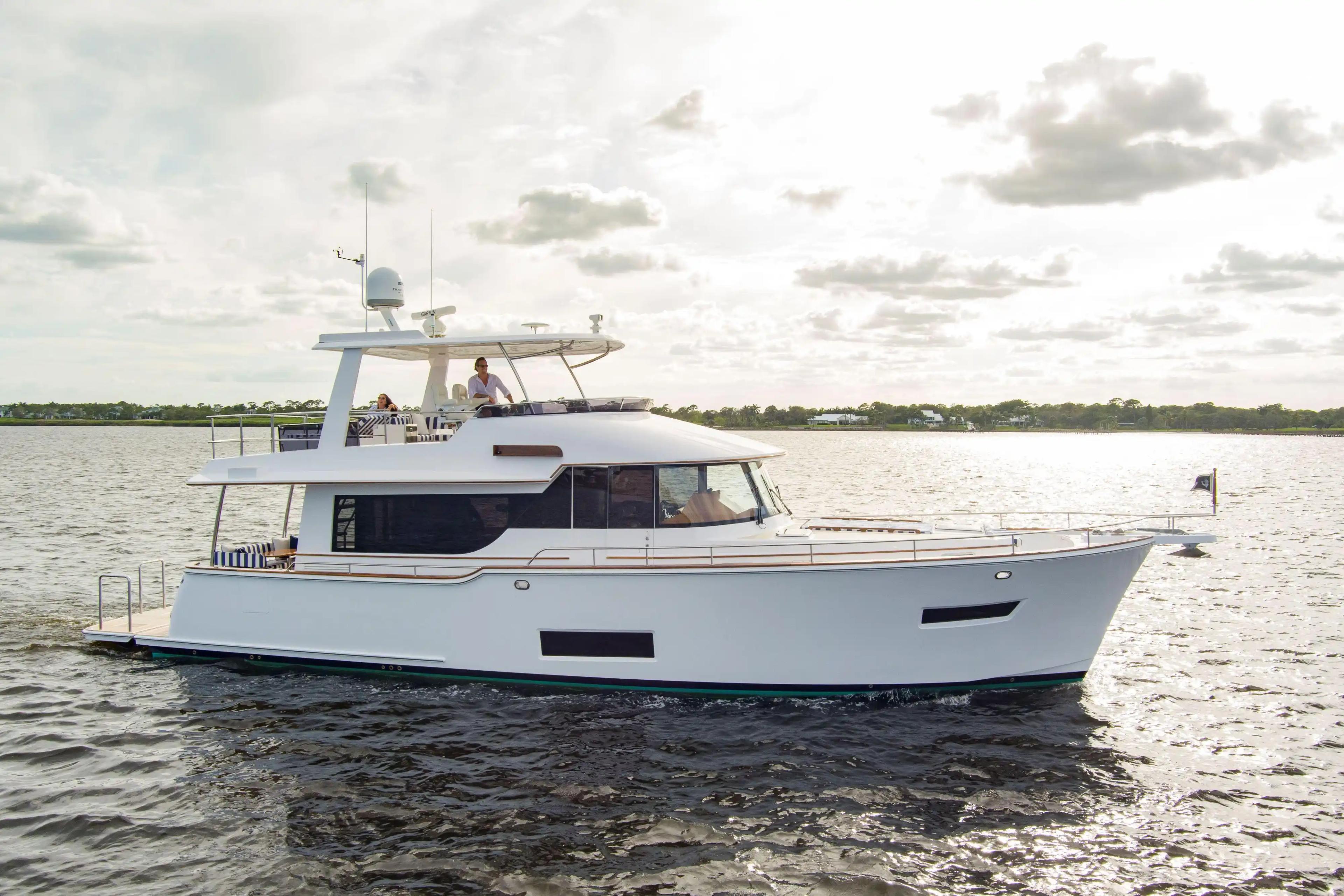 Summit Motoryachts 54 For Sale