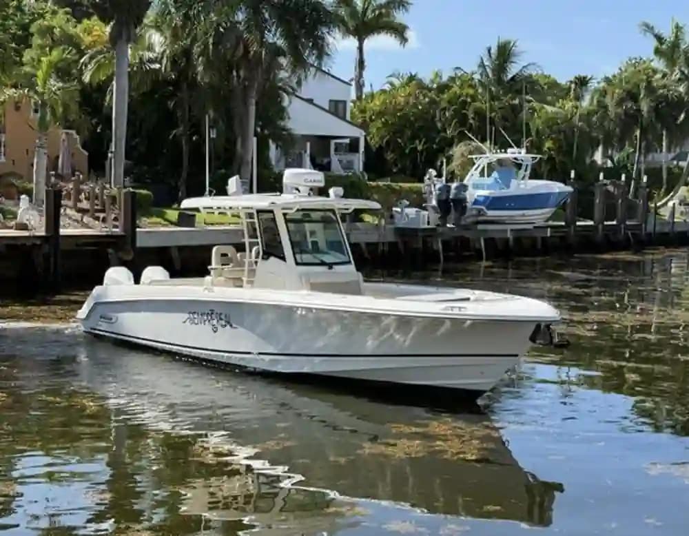 Boston Whaler 330 Outrage for Sale