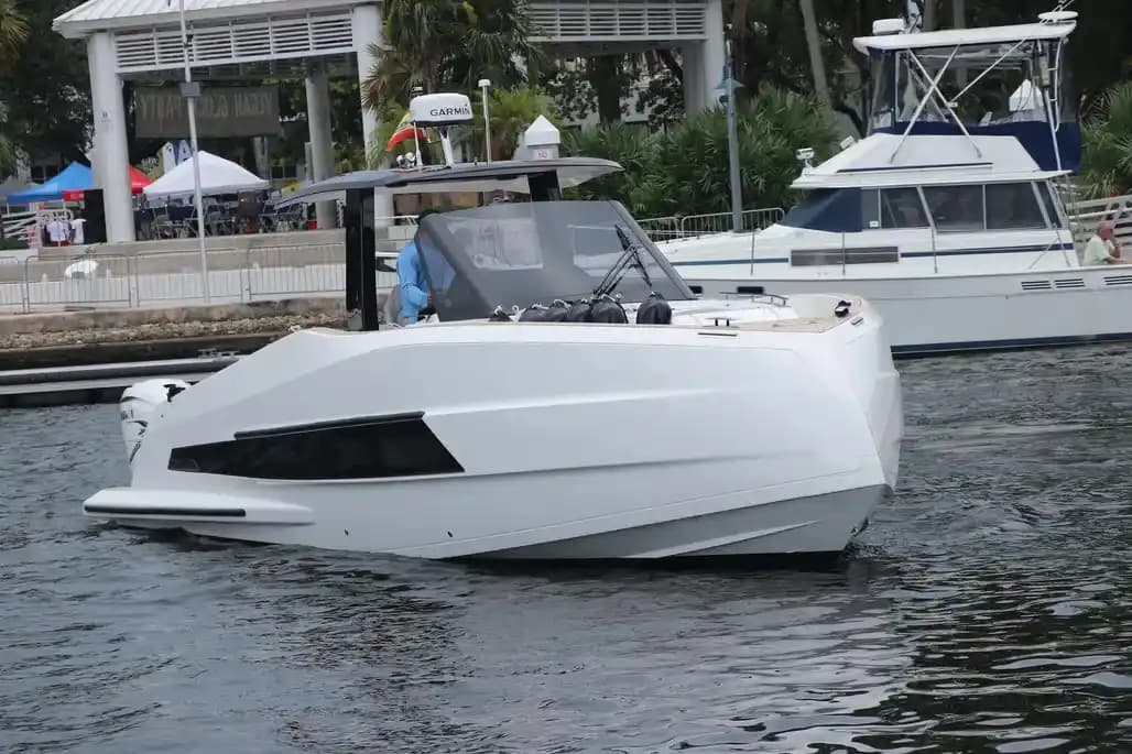 Astondoa 377 Coupe Outboard for Sale
