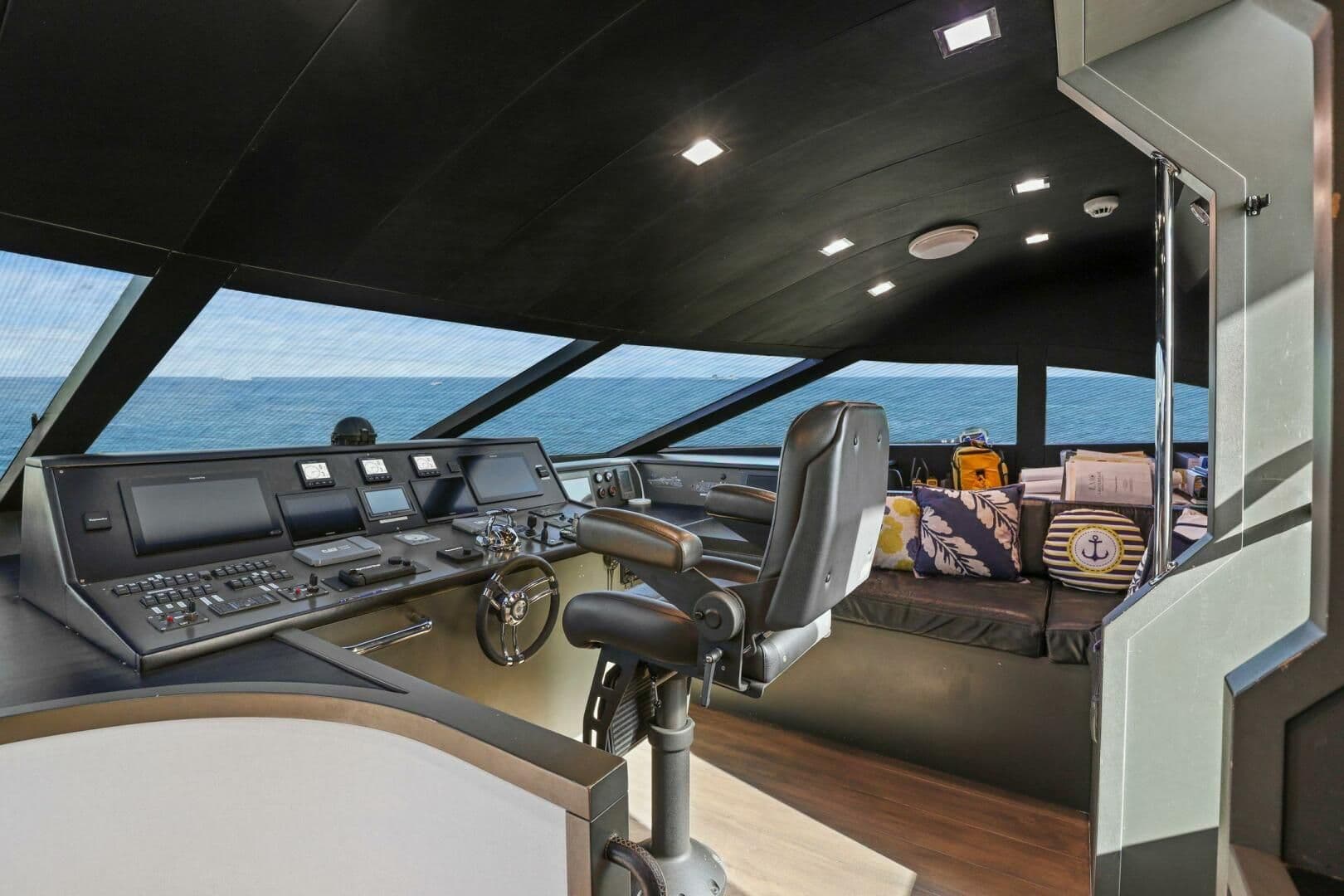 2011 Mengi Yay Yachts 115 te koop in Fort Lauderdale, Florida Megayacht 1