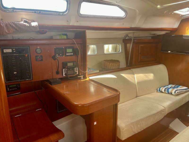 2007 Beneteau 423 for Sale in Rodney Bay, LC Cutter 4