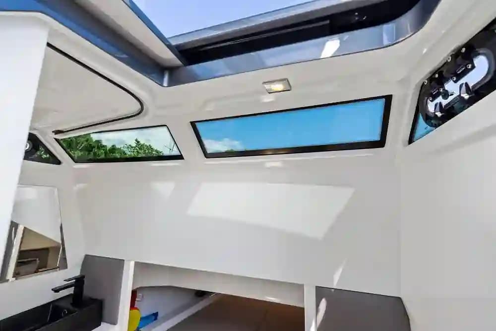 2024 Vanquish Yachts VQ40 Sports Line Outboard for Sale in Fort Lauderdale, Florida Walk-around Boats 2