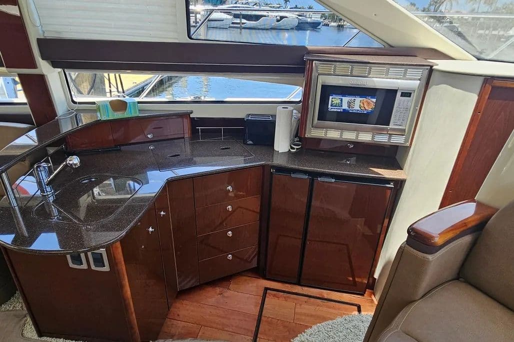 2013 Meridian 391 Sedan for Sale in Pompano Beach, Florida Flybridge 4
