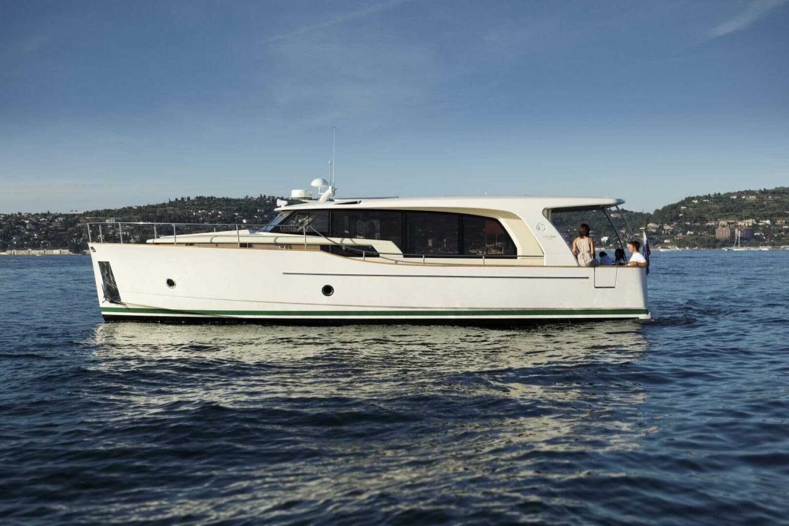 Greenline Yachts 40 Hybrid for Sale