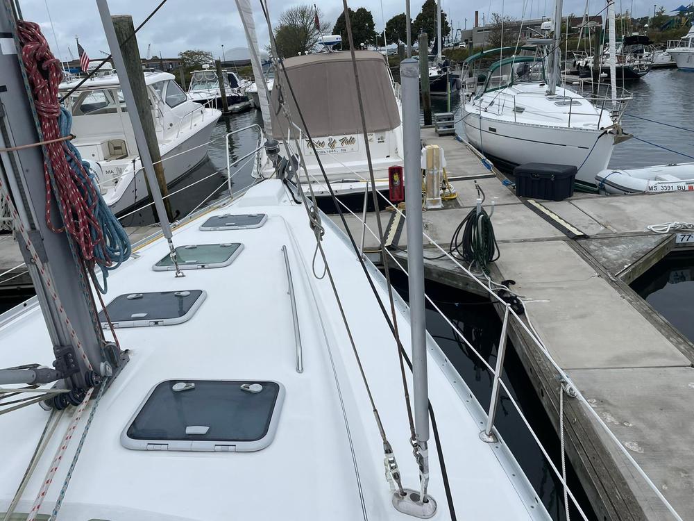 2004-beneteau-oceanis-clipper-393-sail-9604457-20241106070358548-1_XLARGE.jpg