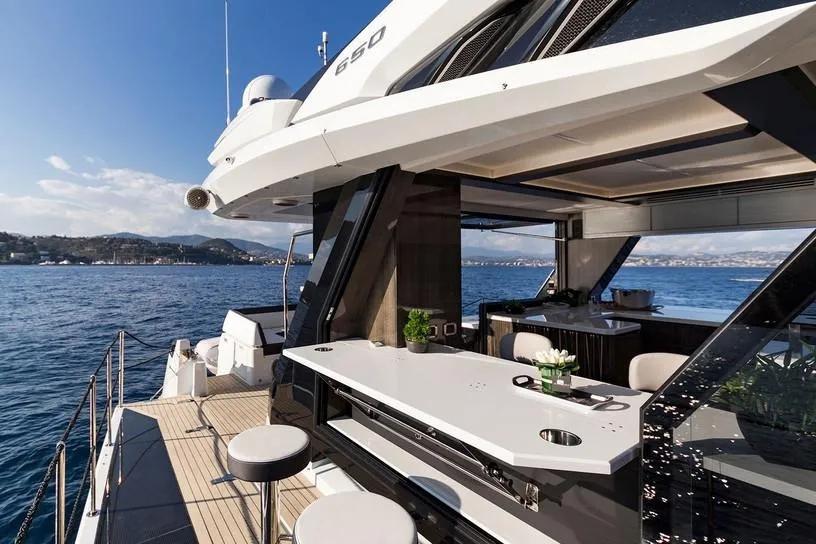 2019 Galeon Yachts 650 Skydeck