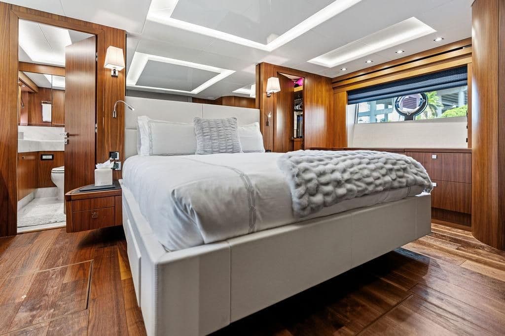 2019 Sunseeker 86 Yacht for Sale in Fort Lauderdale, Florida Flybridge 3