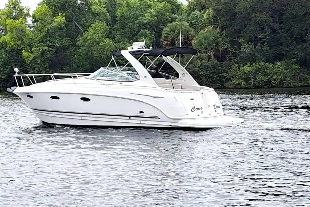 2005 Chaparral 330 Signature for Sale in North Palm Beach, Florida Express Cruiser 4