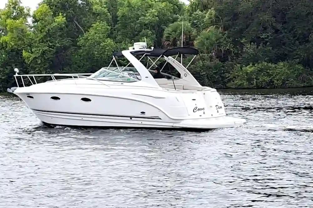 2005 Chaparral 330 Signature for Sale in North Palm Beach, Florida Express Cruiser 4