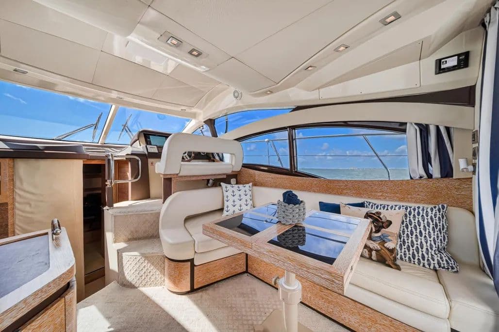 2012 Azimut 40 in vendita a Miami, Florida Flybridge 5