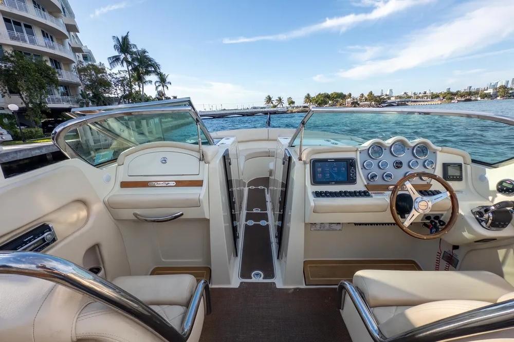 2014 Chris-Craft Launch 32