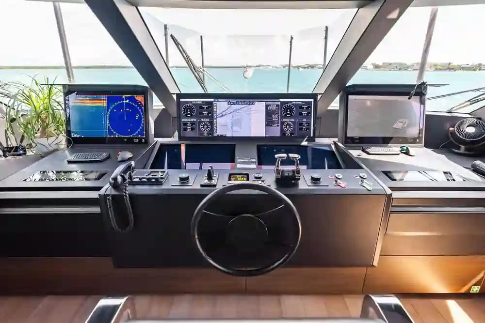 2023 Custom Line Navetta 33 te koop in Miami, Florida Megayacht 4