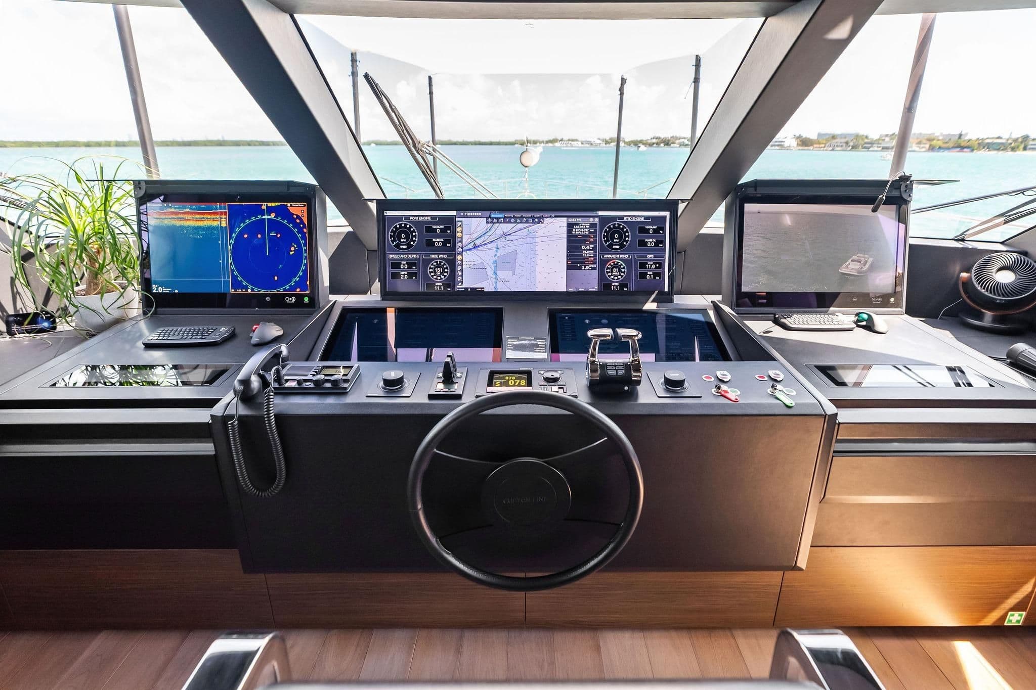 2023 Custom Line Navetta 33 te koop in Miami, Florida Megayacht 4