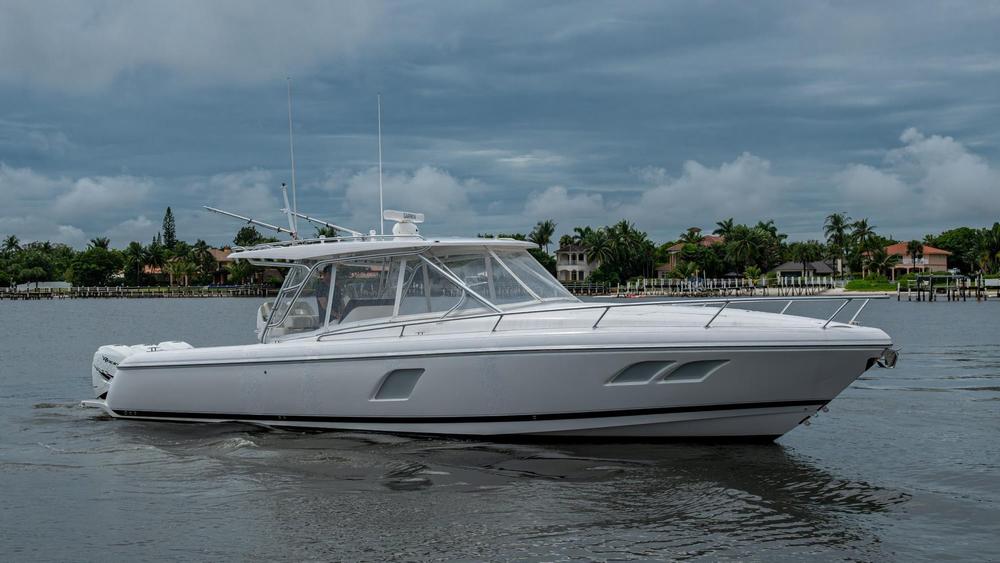 2019 Intrepid Powerboats 407 Cuddy